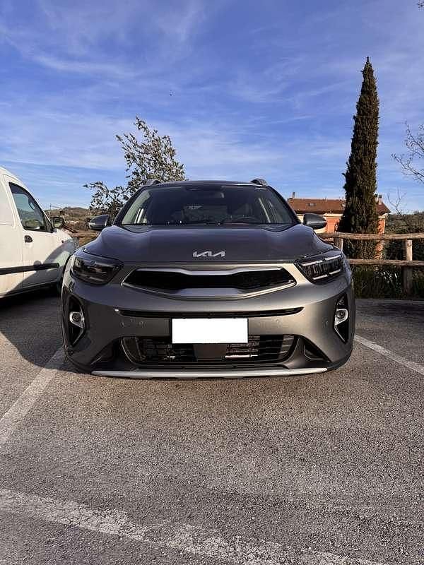 Usata Kia Stonic Style 84 CV (61 kW) 2023 Grigio SUV