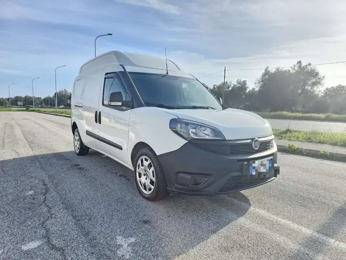 Usata Fiat Doblò Lounge 120 CV (88 kW) 2020 Bianco Monovolume