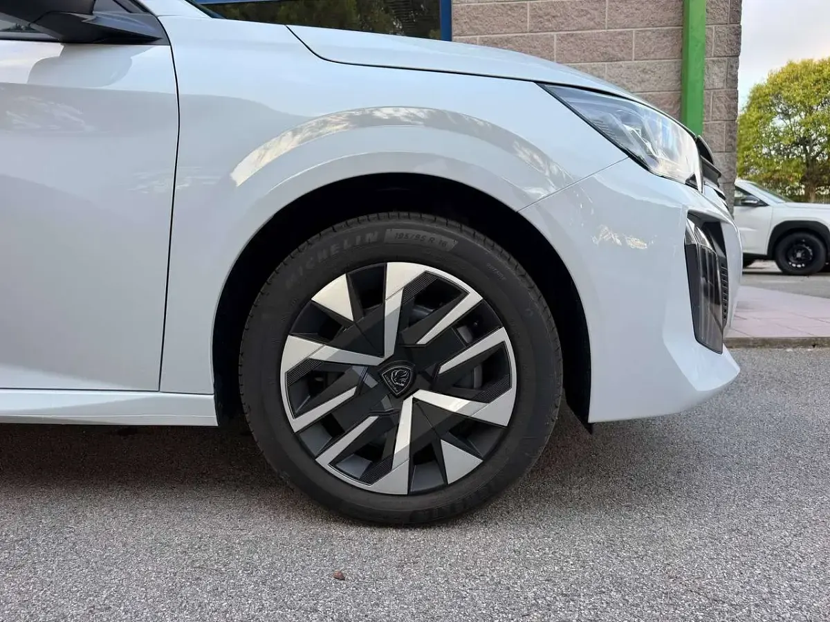 Nuova Peugeot 208 101 CV (74 kW) 2025 Grigio Utilitaria