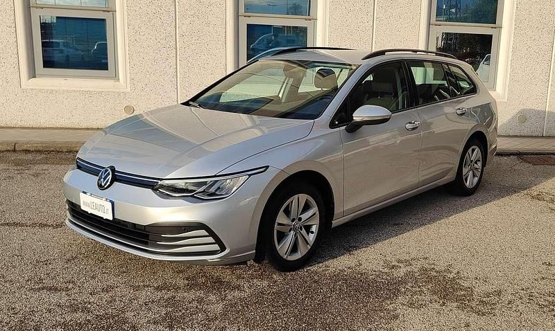 Usata VW Golf VIII Life 116 CV (85 kW) 2021 Argento Station wagon
