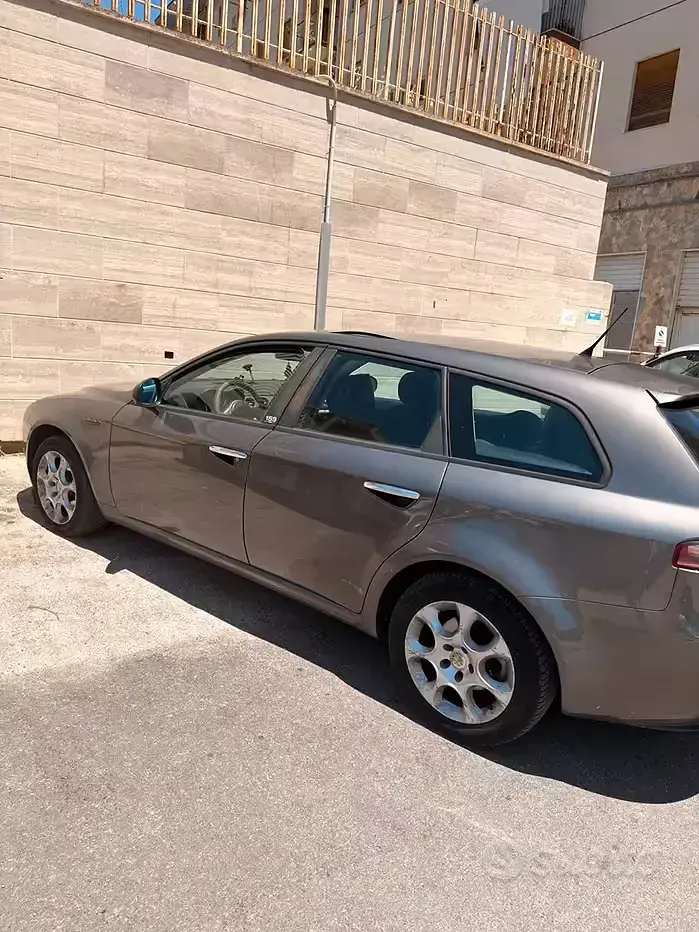 Usata Alfa Romeo 159 Distinctive 150 CV (110 kW) 2008 Grigio Station wagon