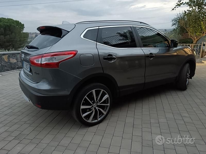 Usata Nissan Qashqai 130 CV (95 kW) 2015 Grigio SUV