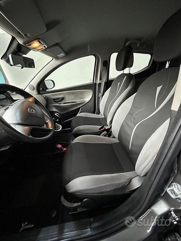 Usata Lancia Ypsilon Gold 69 CV (50 kW) 2013 Grigio Utilitaria