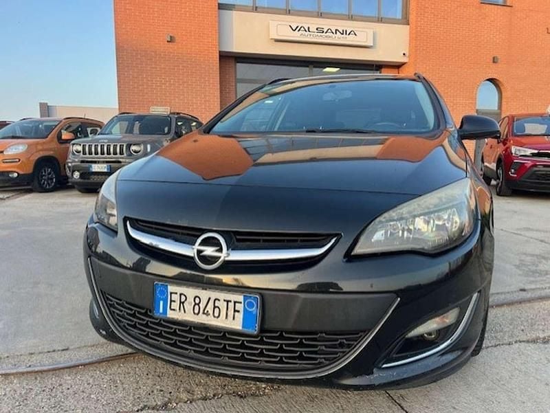 Usata Opel Astra 110 CV (80 kW) 2013 Nero Station wagon