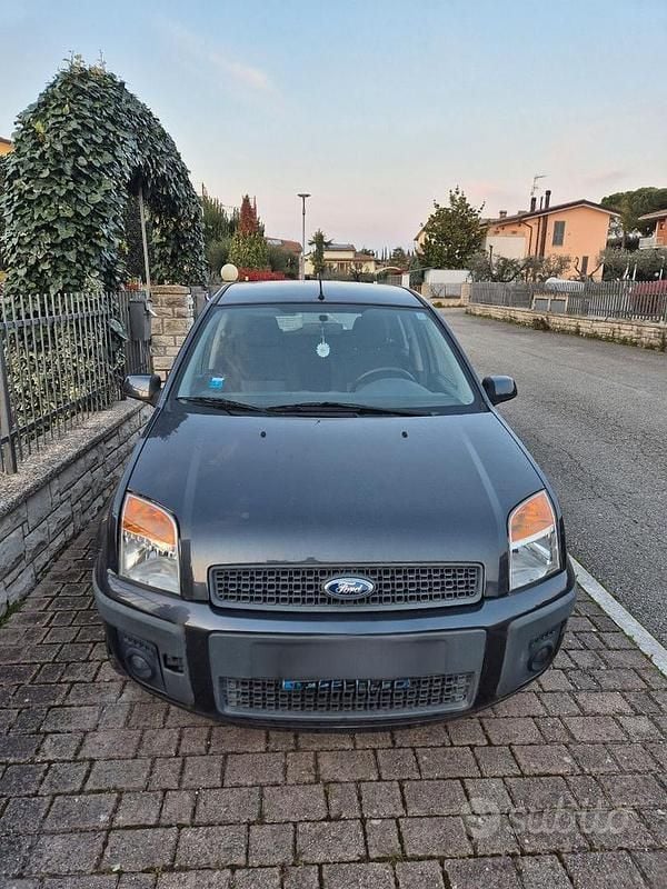 Usata Ford Fusion 80 CV (58 kW) 2009 Grigio Utilitaria