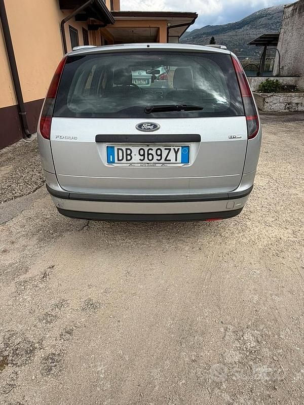 Occasion Ford Focus 100 ch (73 kW) 2006 Gris Citadine