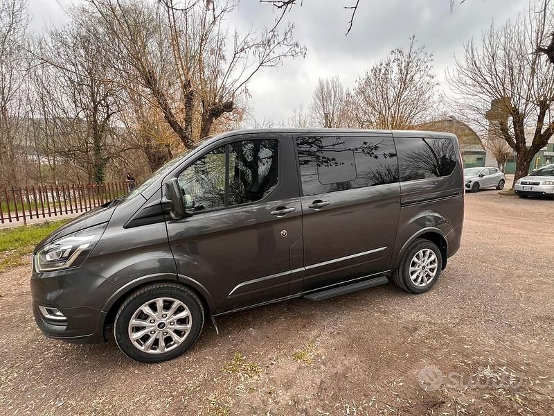 Usata Ford Tourneo Titanium 2021 Grigio