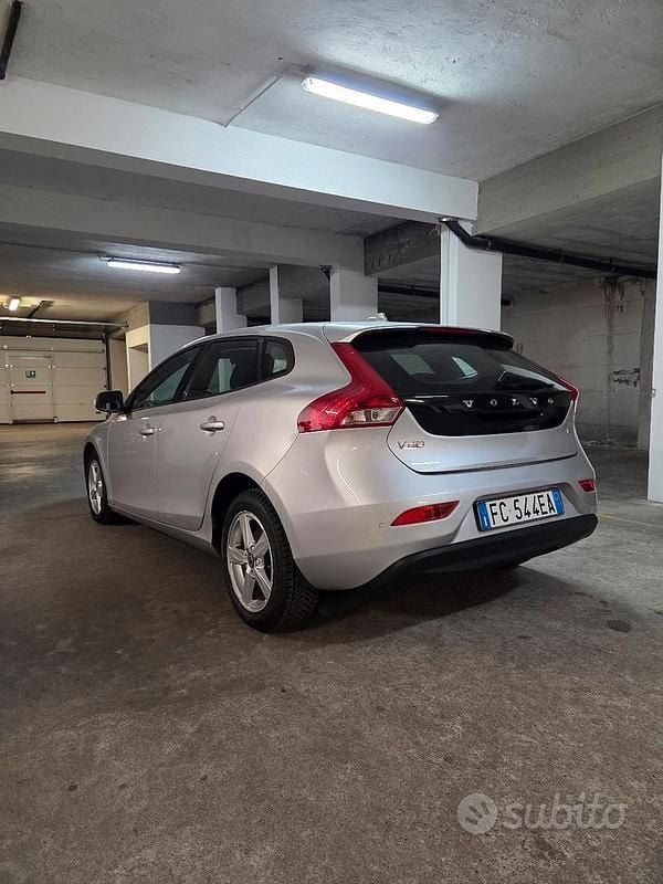 Usata Volvo V40 Momentum 120 CV (88 kW) 2016 Berlina