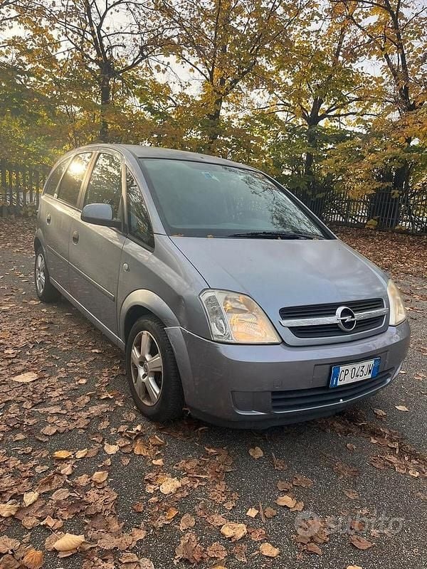 Usata Opel Meriva Cosmo 89 CV (65 kW) 2005 Grigio Monovolume