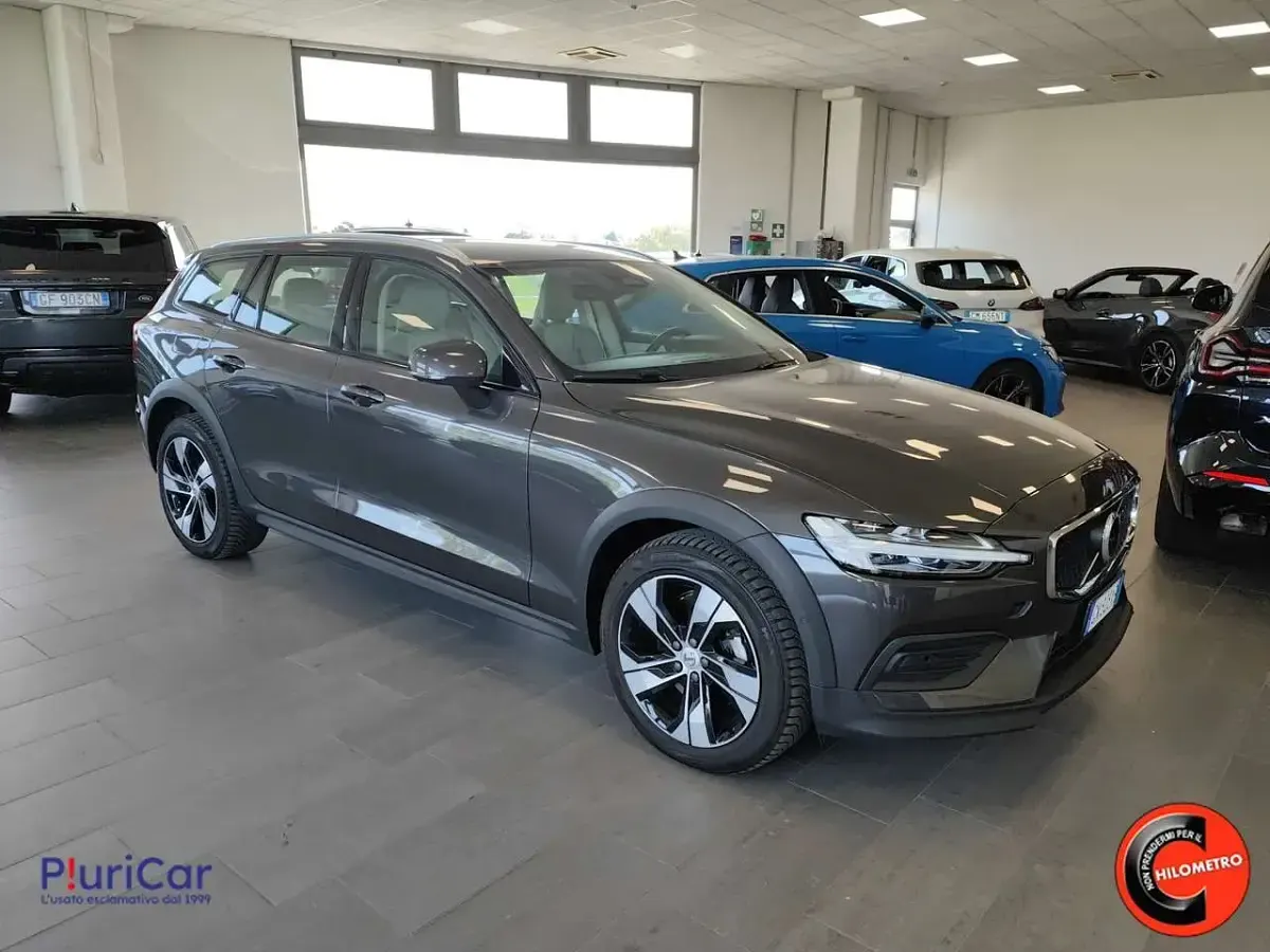 Usata Volvo V60 CC 197 CV (144 kW) 2023 Grigio Station wagon