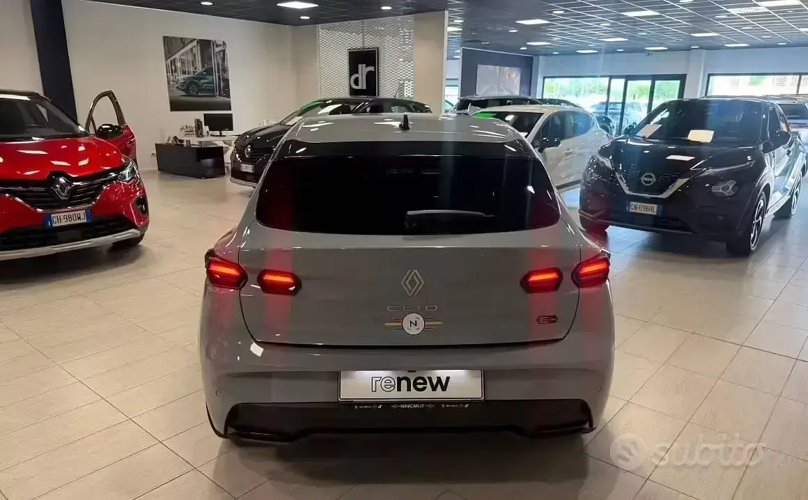 Nuova Renault Clio V Techno 116 CV (85 kW) 2026 Grigio Berlina