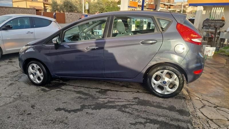 Usata Ford Fiesta Business Edition 96 CV (70 kW) 2012 Blu Utilitaria