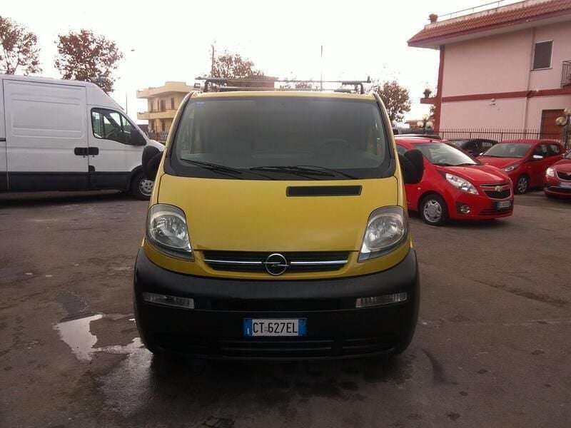 Usata Opel Vivaro 100 CV (73 kW) 2005 Giallo Monovolume