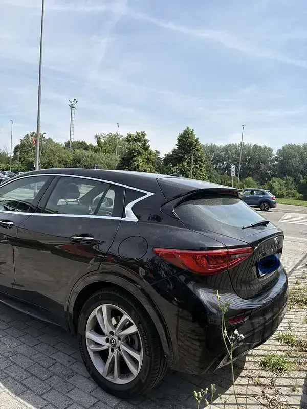 Usata Infiniti Q30 Premium 170 CV (125 kW) 2016 Nero Berlina