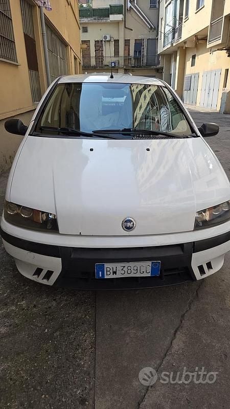 Usata Fiat Punto 80 CV (58 kW) 2001 Bianco Utilitaria