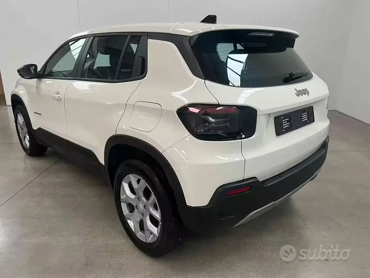 Usata Jeep Avenger Altitude 101 CV (74 kW) 2024 Bianco SUV