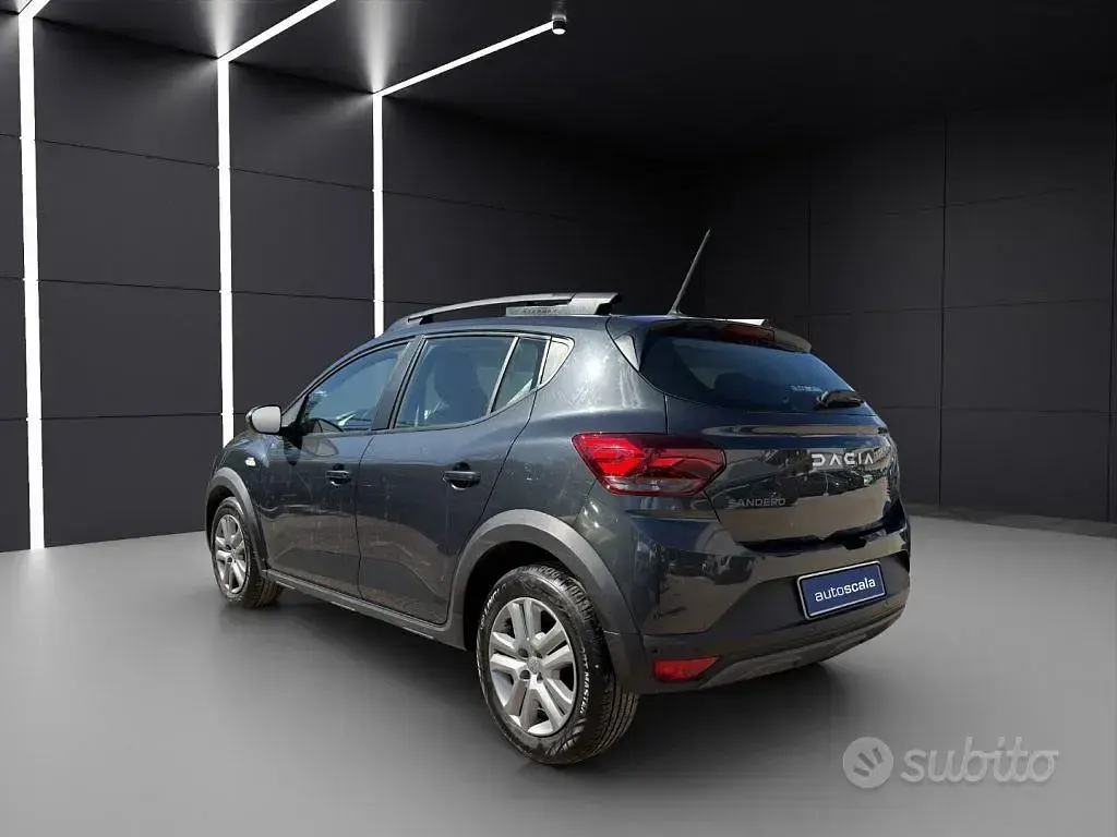 Usata Dacia Sandero Expression 101 CV (74 kW) 2023 Grigio Berlina