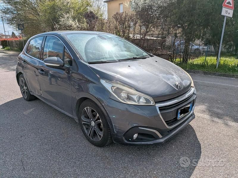Usata Peugeot 208 Active 68 CV (50 kW) 2014 Grigio Utilitaria