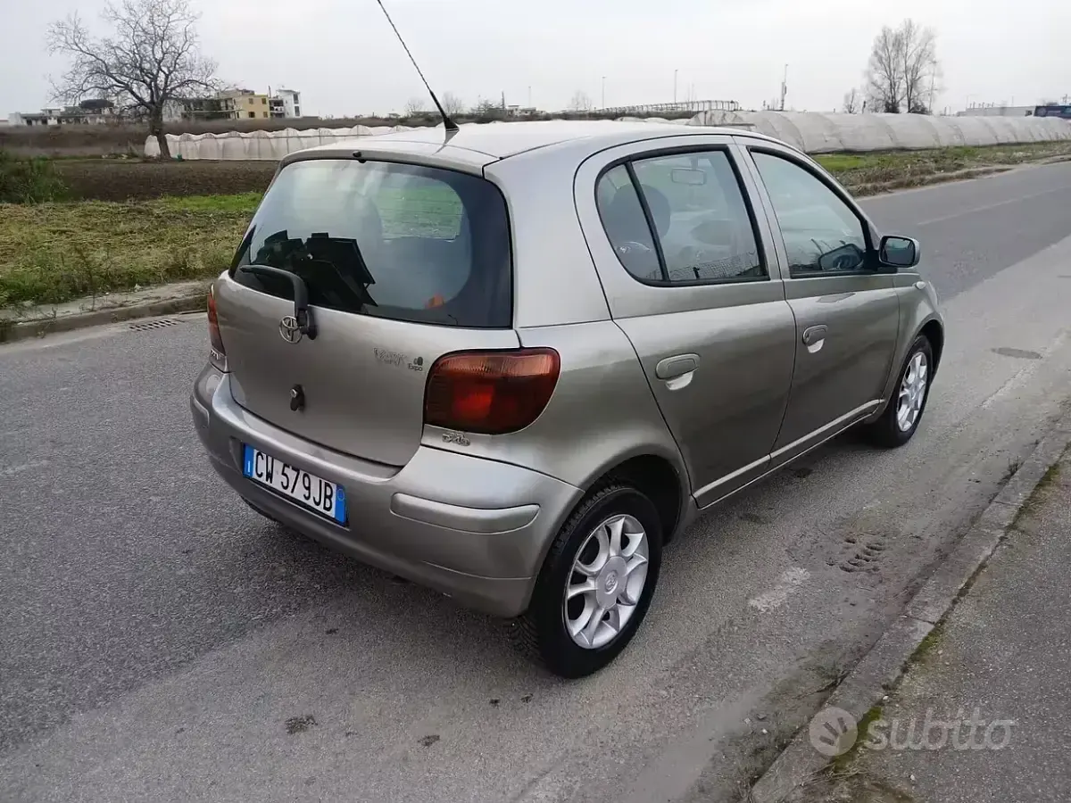 Usata Toyota Yaris 75 CV (55 kW) 2005 Nero Berlina