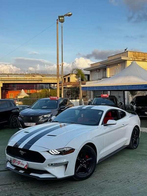 Usata Ford Mustang Fastback 317 CV (233 kW) 2018 Bianco Coupé