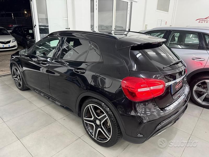 Usado Mercedes GLA200 Premium 136 CV (100 kW) 2016 Negro SUV