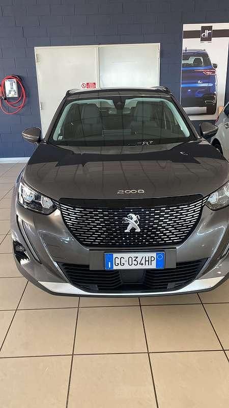 Usata Peugeot 2008 Allure 102 CV (75 kW) 2021 Argento SUV