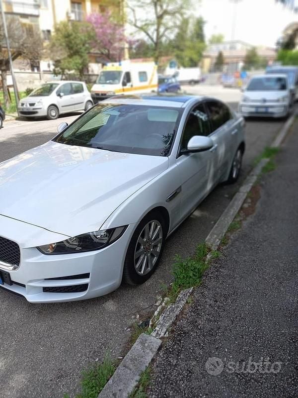 Usata Jaguar XE Prestige 180 CV (132 kW) 2015 Bianco Berlina