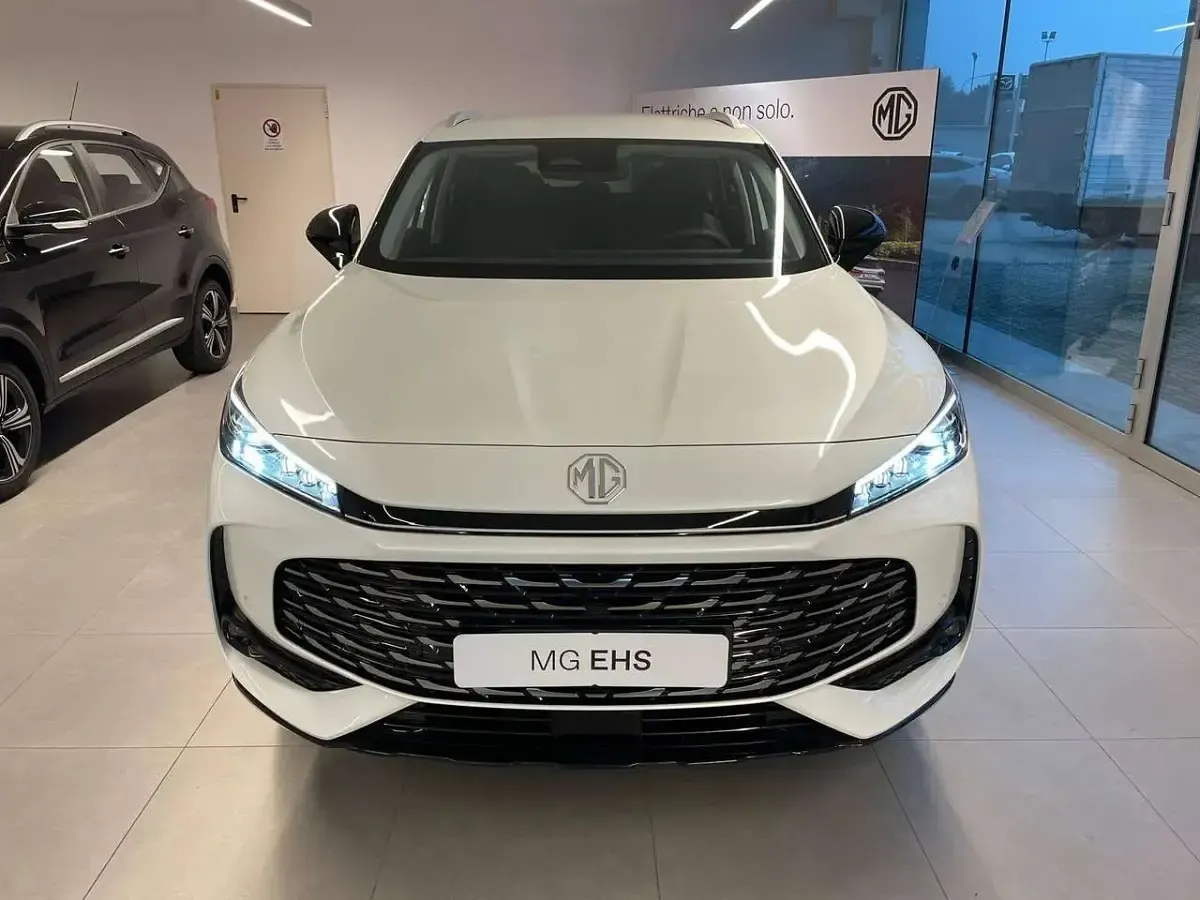 Nuova MG EHS Luxury 272 CV (200 kW) 2026 White pearl SUV
