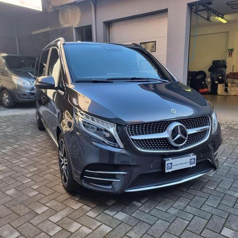 Usata Mercedes 300 Premium 239 CV (175 kW) 2021 Nero Monovolume