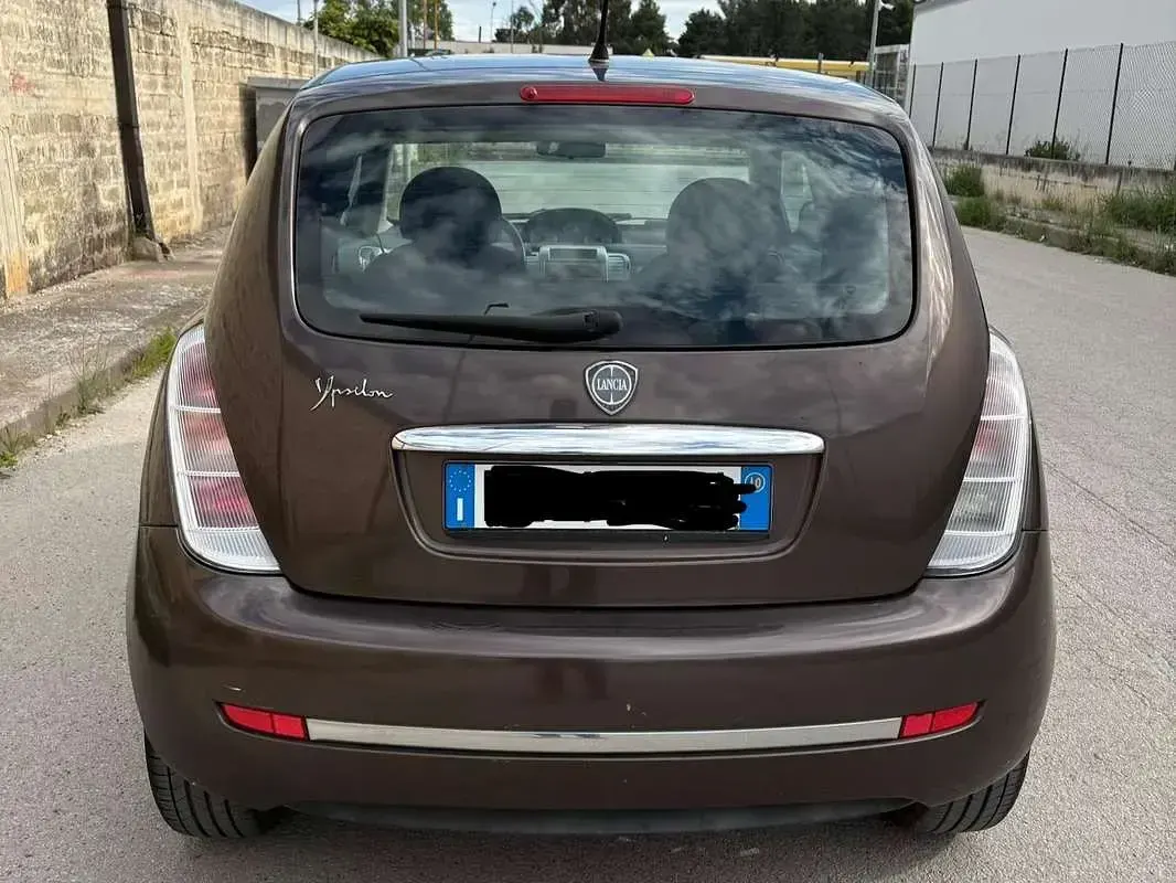 Usata Lancia Ypsilon 75 CV (55 kW) 2010 Marrone Utilitaria