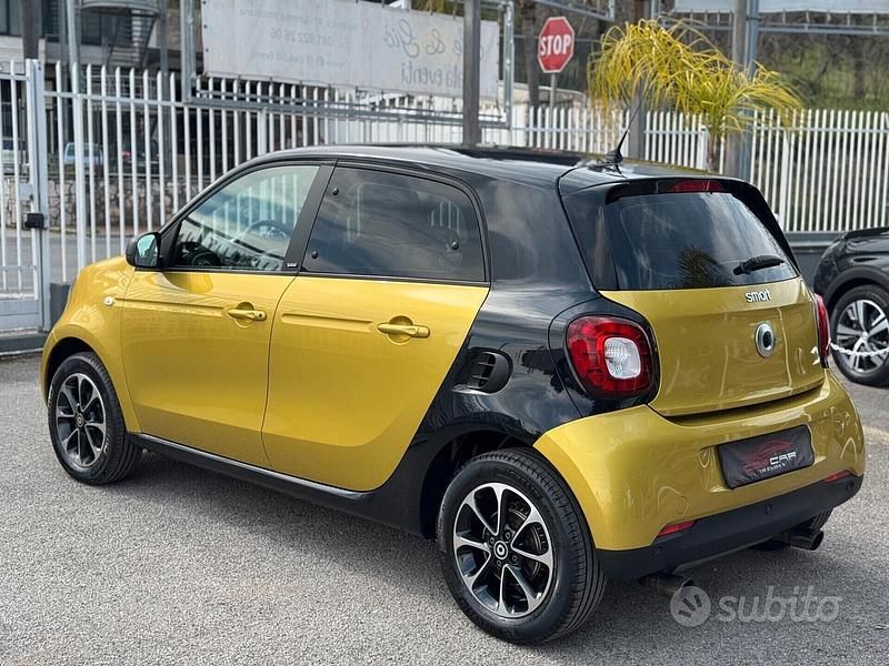 Usado Smart ForFour Passion 90 CV (66 kW) 2017 Amarillo Utilitario