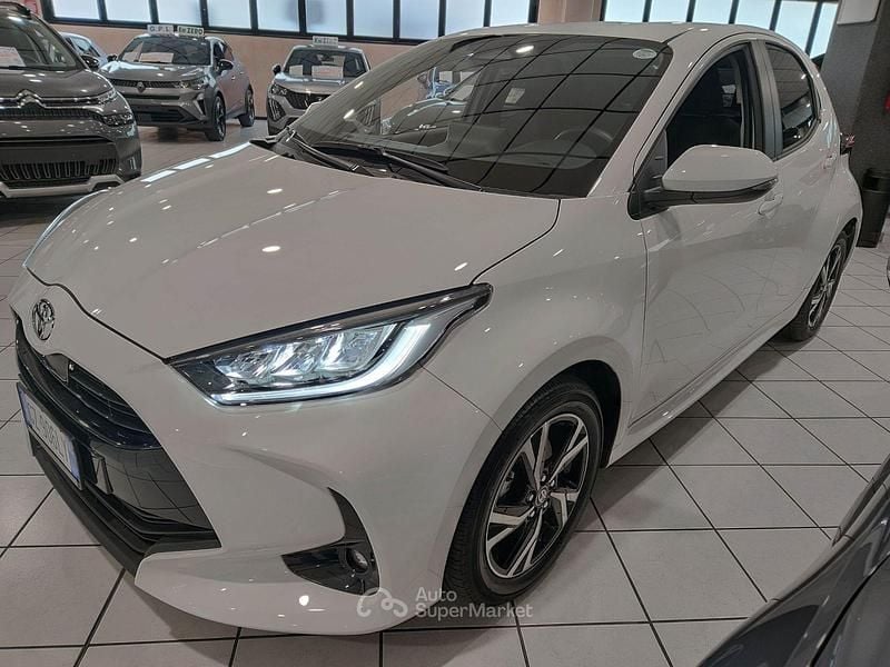 Bianco Usata 2025 Toyota Yaris Hybrid Trend Due volumi | 19.900 € (Buon prezzo) - Immagine 1/4