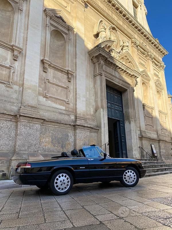 Usata Alfa Romeo Spider 122 CV (89 kW) 1991 Nero Cabrio