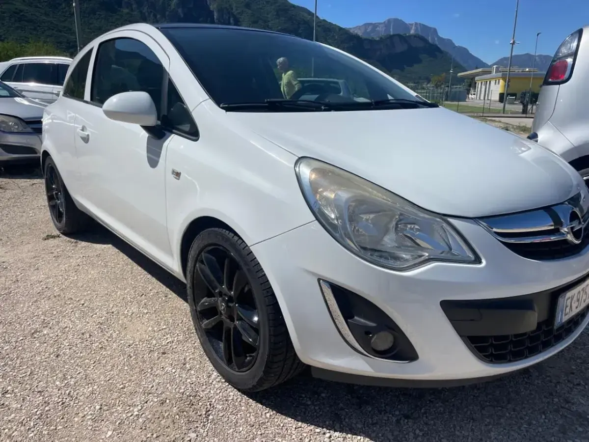 Usata Opel Corsa 95 CV (69 kW) 2012 Bianco Utilitaria