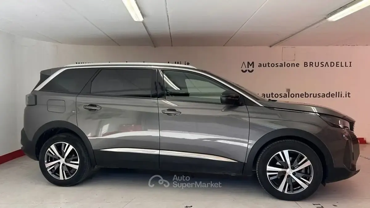 Usata Peugeot 5008 Allure 131 CV (96 kW) 2024 Grigio SUV