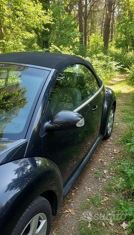 Usata VW Beetle Cabriolet 101 CV (74 kW) 2006 Nero Cabrio