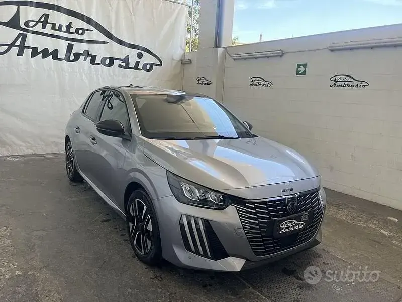 Usata Peugeot 208 Allure 101 CV (74 kW) 2024 Grigio Utilitaria