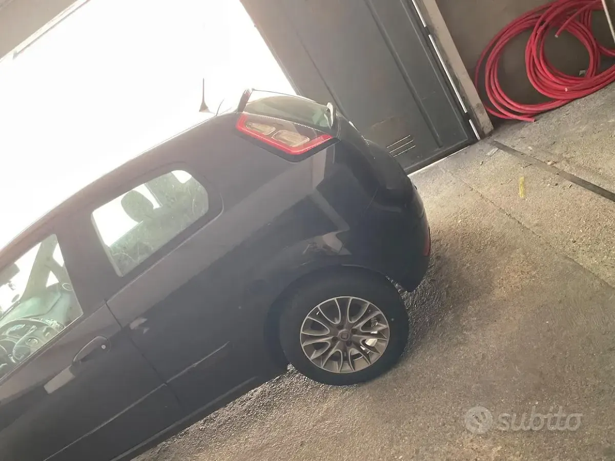 Usata Fiat Grande Punto 77 CV (56 kW) 2012 Utilitaria