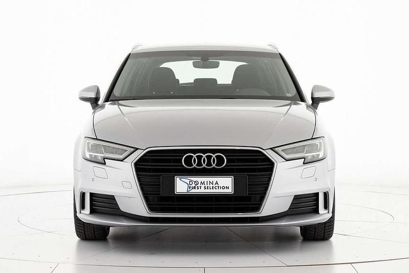 Usata Audi A3 Sportback Sport 116 CV (85 kW) 2019 Argento Utilitaria