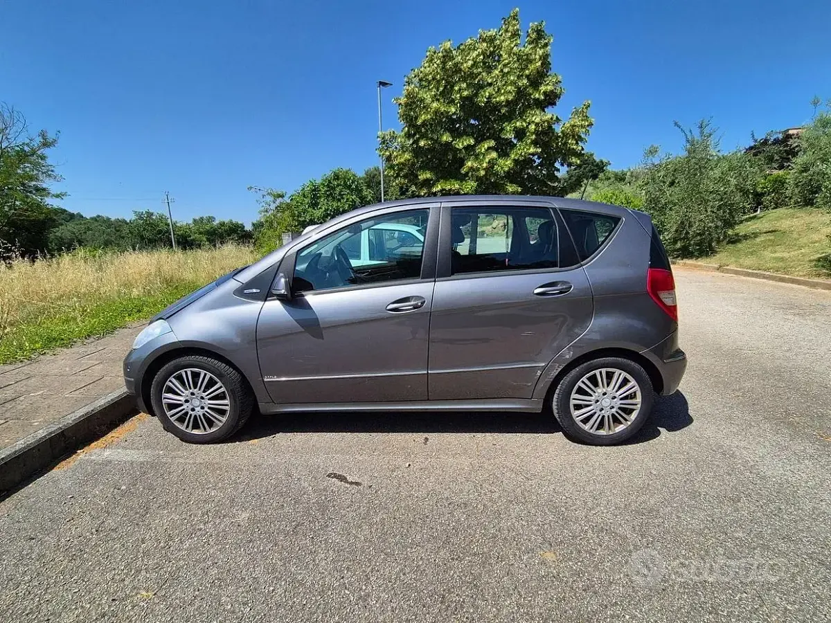 Usata Mercedes A160 95 CV (69 kW) 2010 Grigio Berlina
