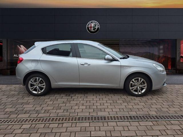 Usata Alfa Romeo Giulietta Distinctive 120 CV (88 kW) 2011 Argento Utilitaria