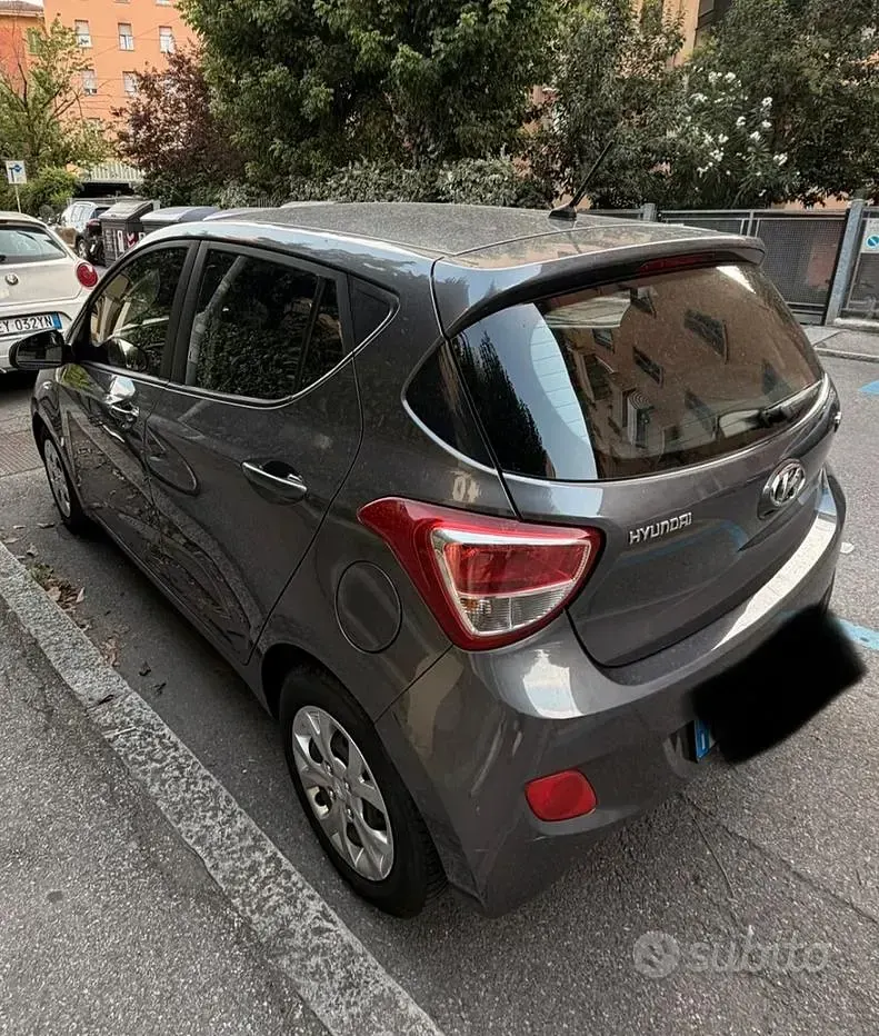 Usata Hyundai i10 69 CV (50 kW) 2016 Grigio Utilitaria