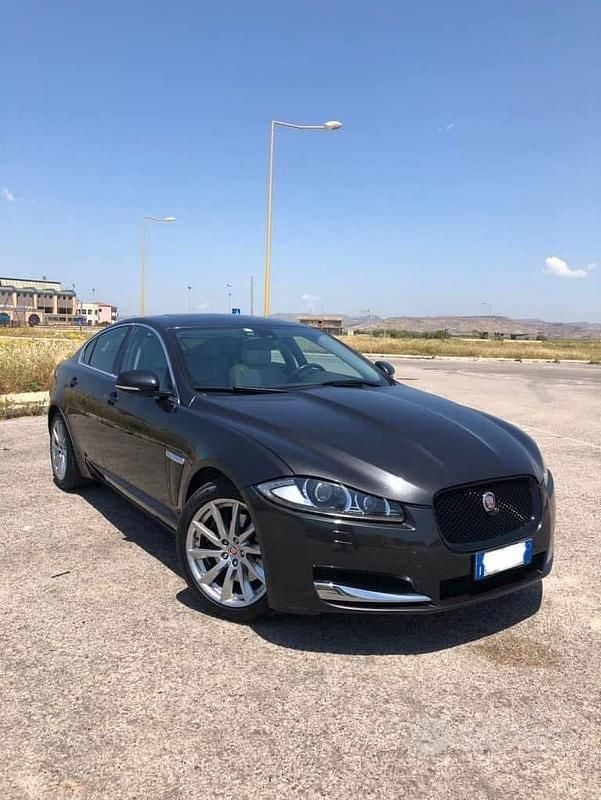 Usata Jaguar XF 241 CV (177 kW) 2011 Grigio Berlina