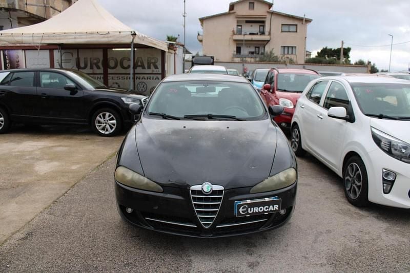 Usata Alfa Romeo 147 119 CV (87 kW) 2006 Blu Utilitaria