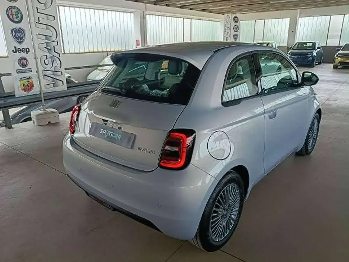 Nuova Fiat 500 Icon 65 CV (47 kW) 2026 Blu/azzurro Utilitaria