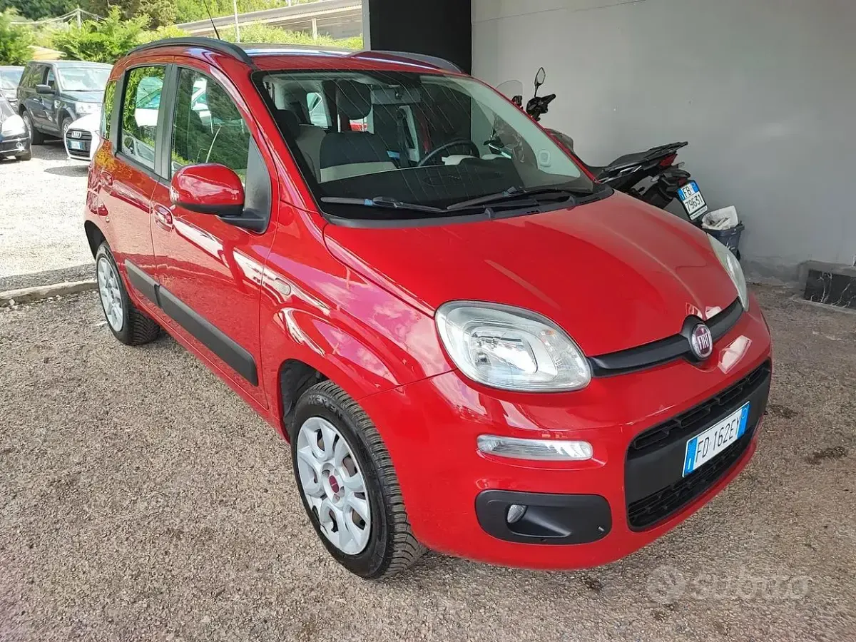Usata Fiat Panda Lounge 80 CV (58 kW) 2016 Rosso Utilitaria