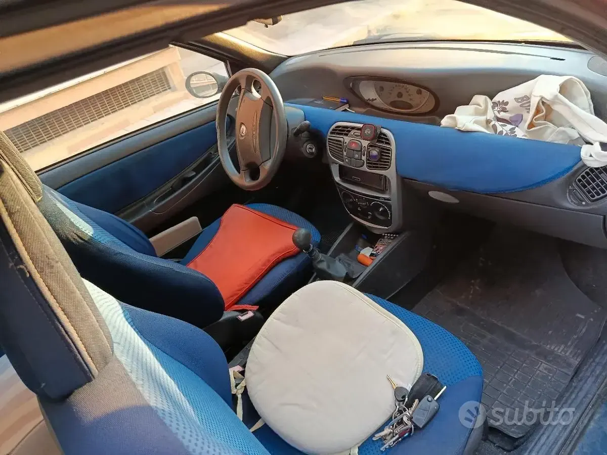 Usata Lancia Ypsilon 80 CV (58 kW) 2001 Blu Utilitaria