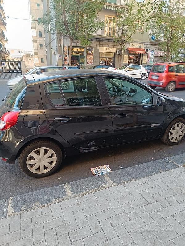 Usata Renault Clio II 65 CV (47 kW) 2010 Nero