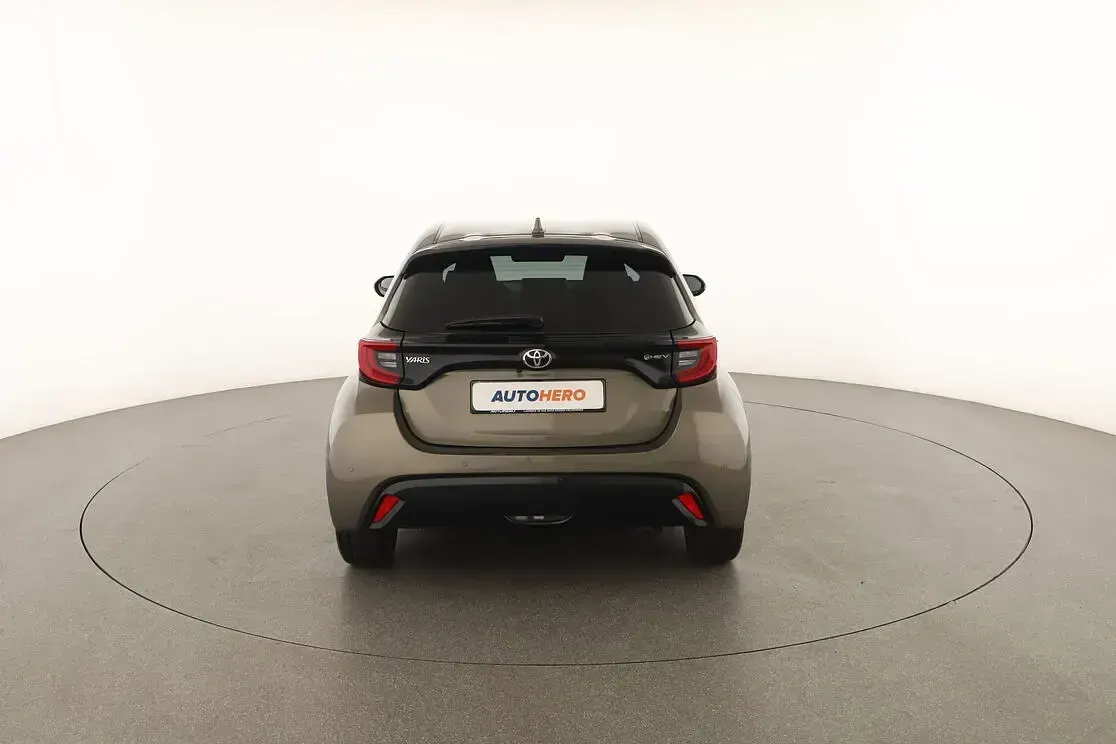 Usata Toyota Yaris Lounge 131 CV (96 kW) 2024 Oro Utilitaria