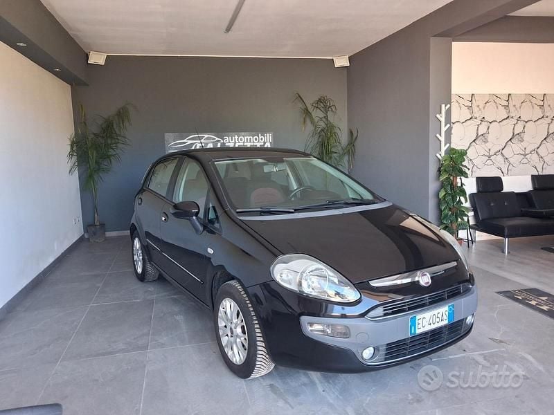 Usata Fiat Grande Punto Dynamic 77 CV (56 kW) 2010 Marrone Utilitaria
